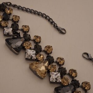 20260104_172035 Opvallende statement armband met grote decoratieve kristallen