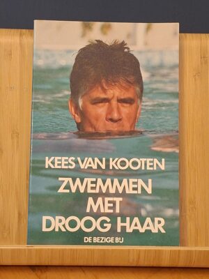 Zwemmen Met Droog Haar - Kees van Kooten