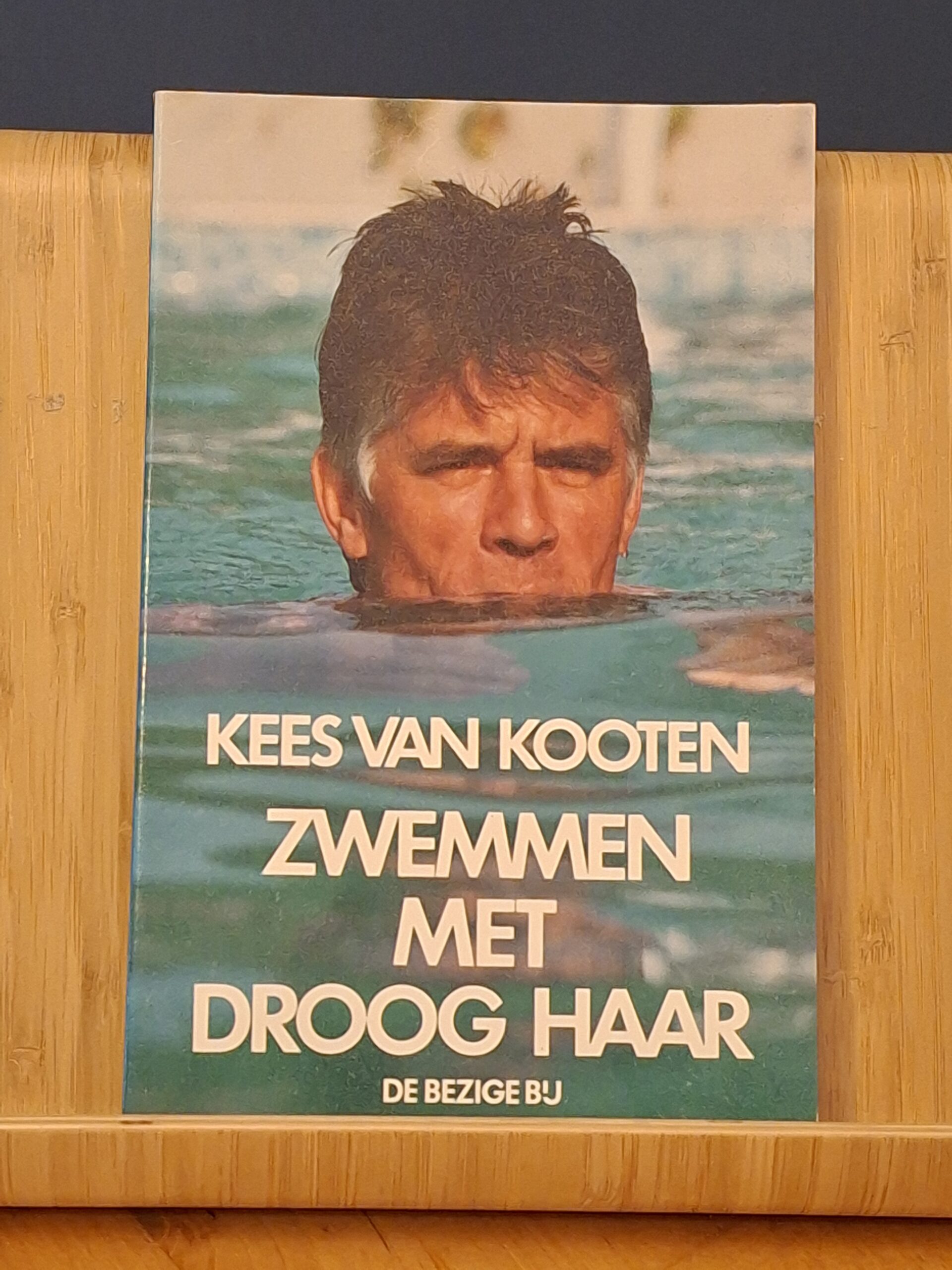 Zwemmen Met Droog Haar - Kees van Kooten