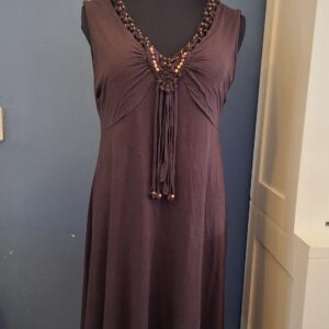 B&C Connections Jurk Taupe Kralendetail Maat 46