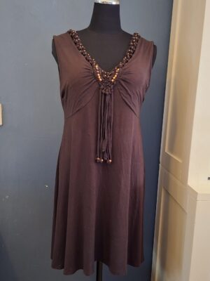 B&C Connections Jurk Taupe Kralendetail Maat 46