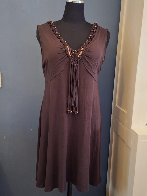 B&C Connections Jurk Taupe Kralendetail Maat 46