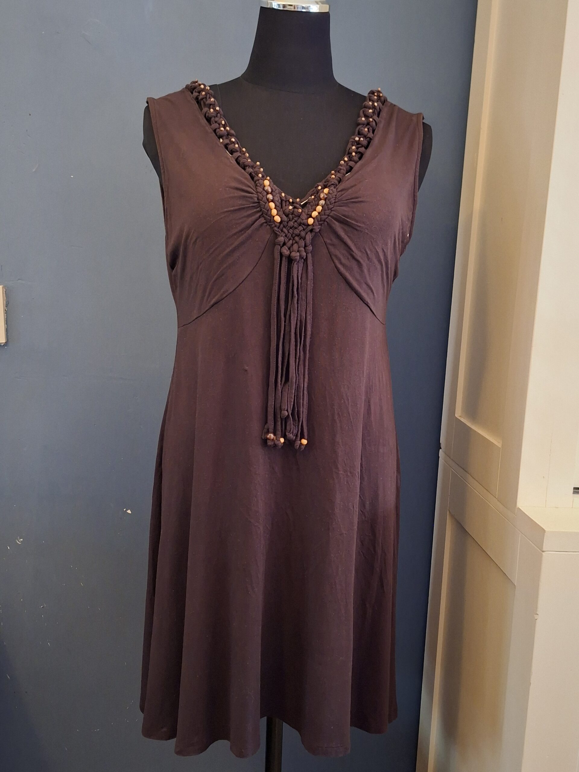 B&C Connections Jurk Taupe Kralendetail Maat 46