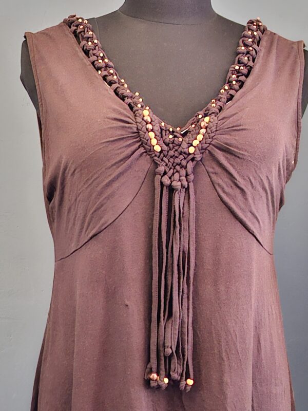 B&C Connections Jurk Taupe Kralendetail Maat 46