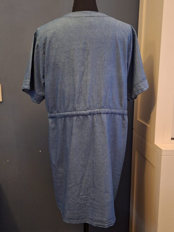 Ladies + Size Denim Jurk Blauw Knoop V-Hals Maat 46/48