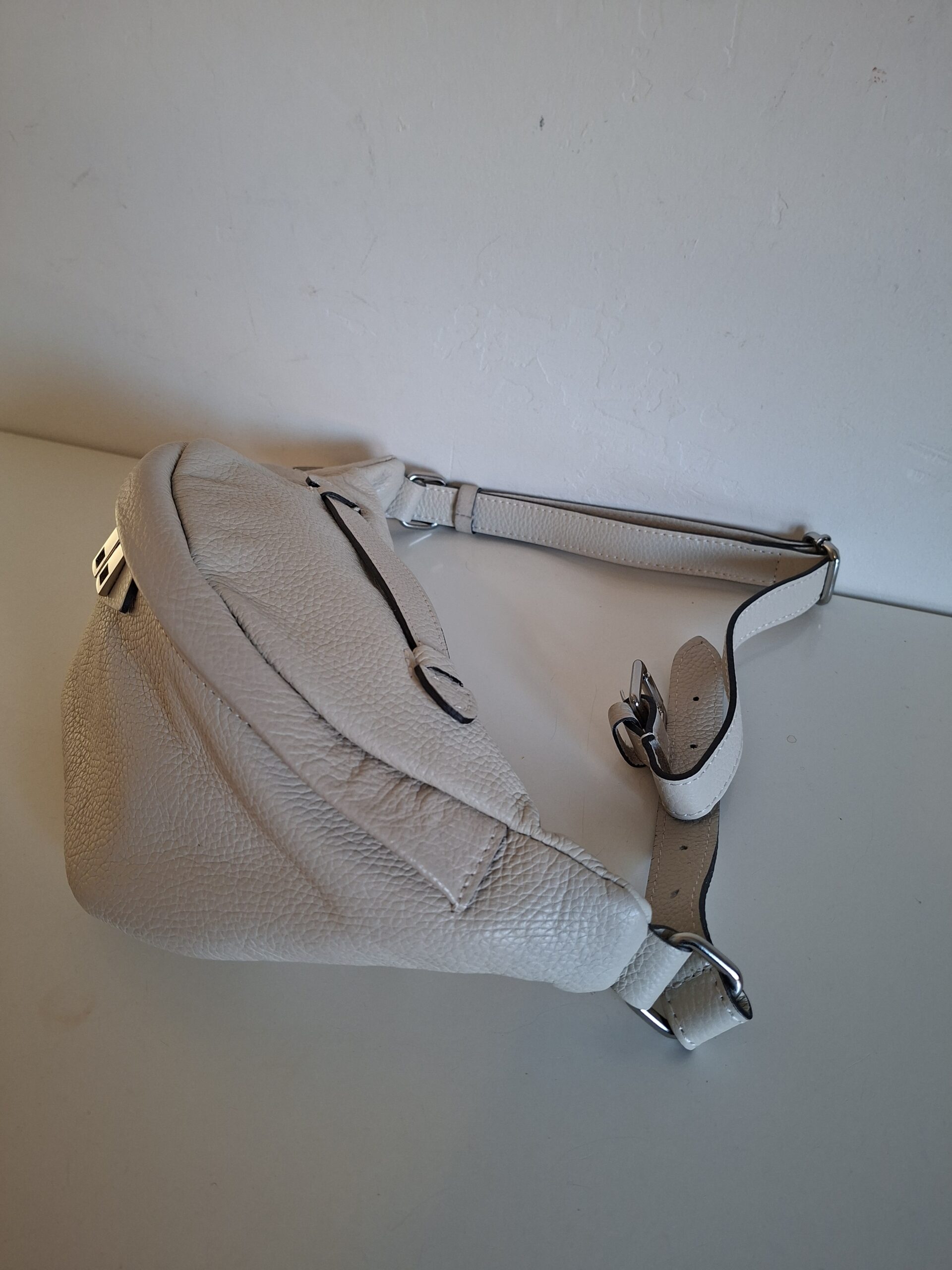 Stijlvolle Zandkleurige Lederen Heuptas