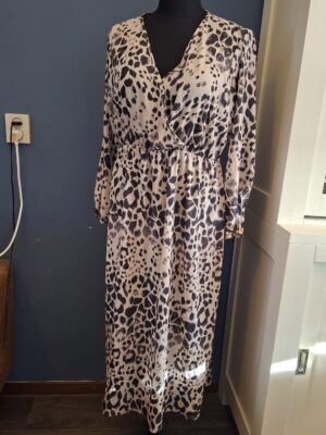 20260118_143211 Boohoo Jurk Luipaardprint Beige Bruin Wikkel V-Hals Maat 48