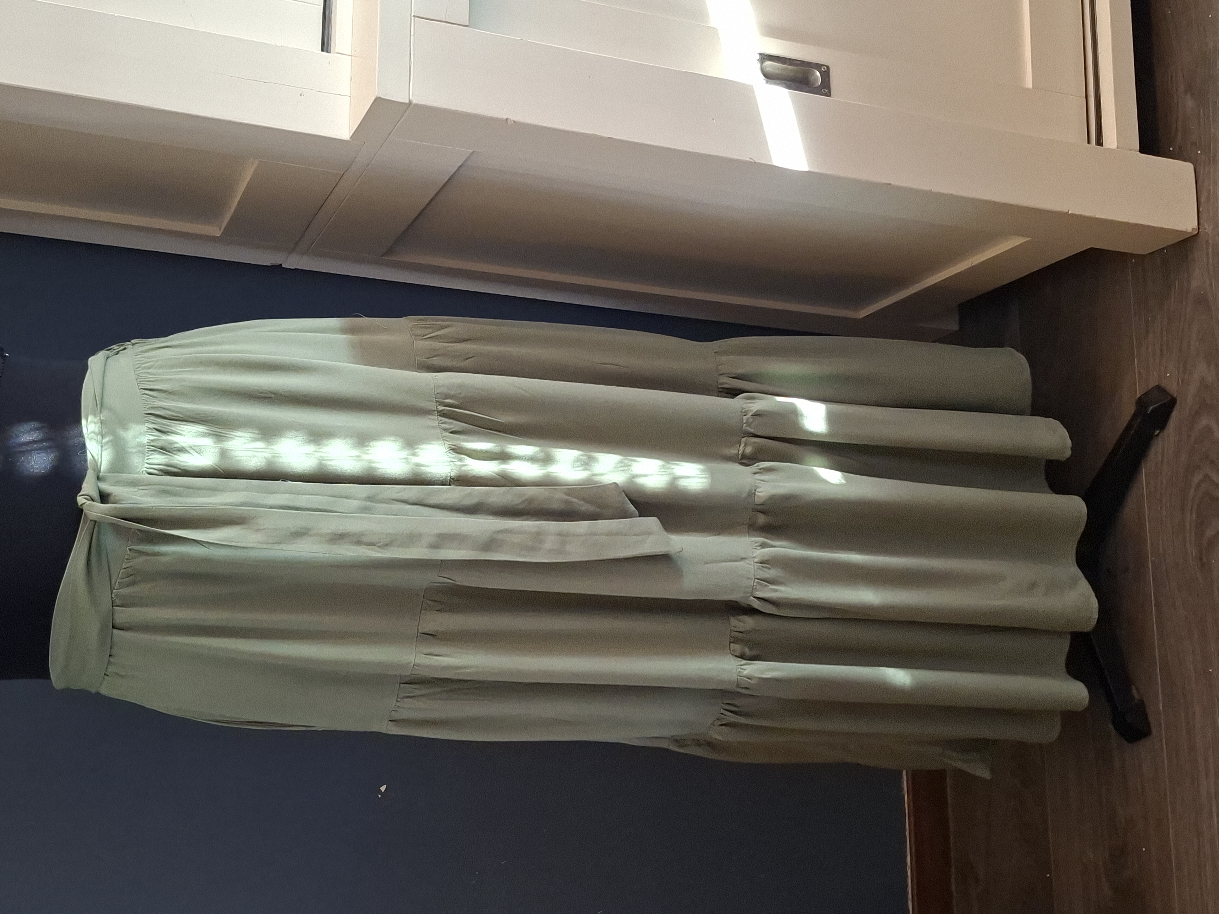 Amisu Maxi Rok Olijfgroen Strikceintuur Maat 44