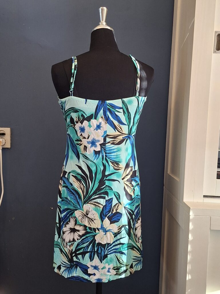 20260118_144953 Zomerjurk Turquoise Tropische Print Bandjes Maat 40