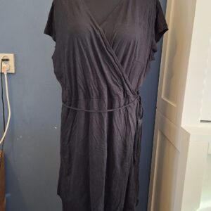 H&M Jurk Zwart Wikkel V-Hals Ceintuur Maat 4XL