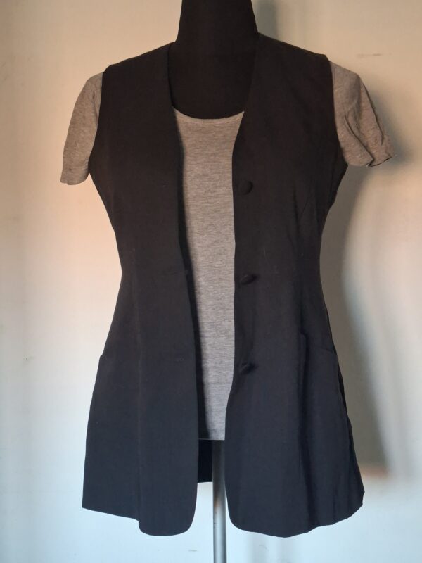 20260120_153319 Cartoon lang zwart gilet met grijze panelen - maat 36 (55.)
