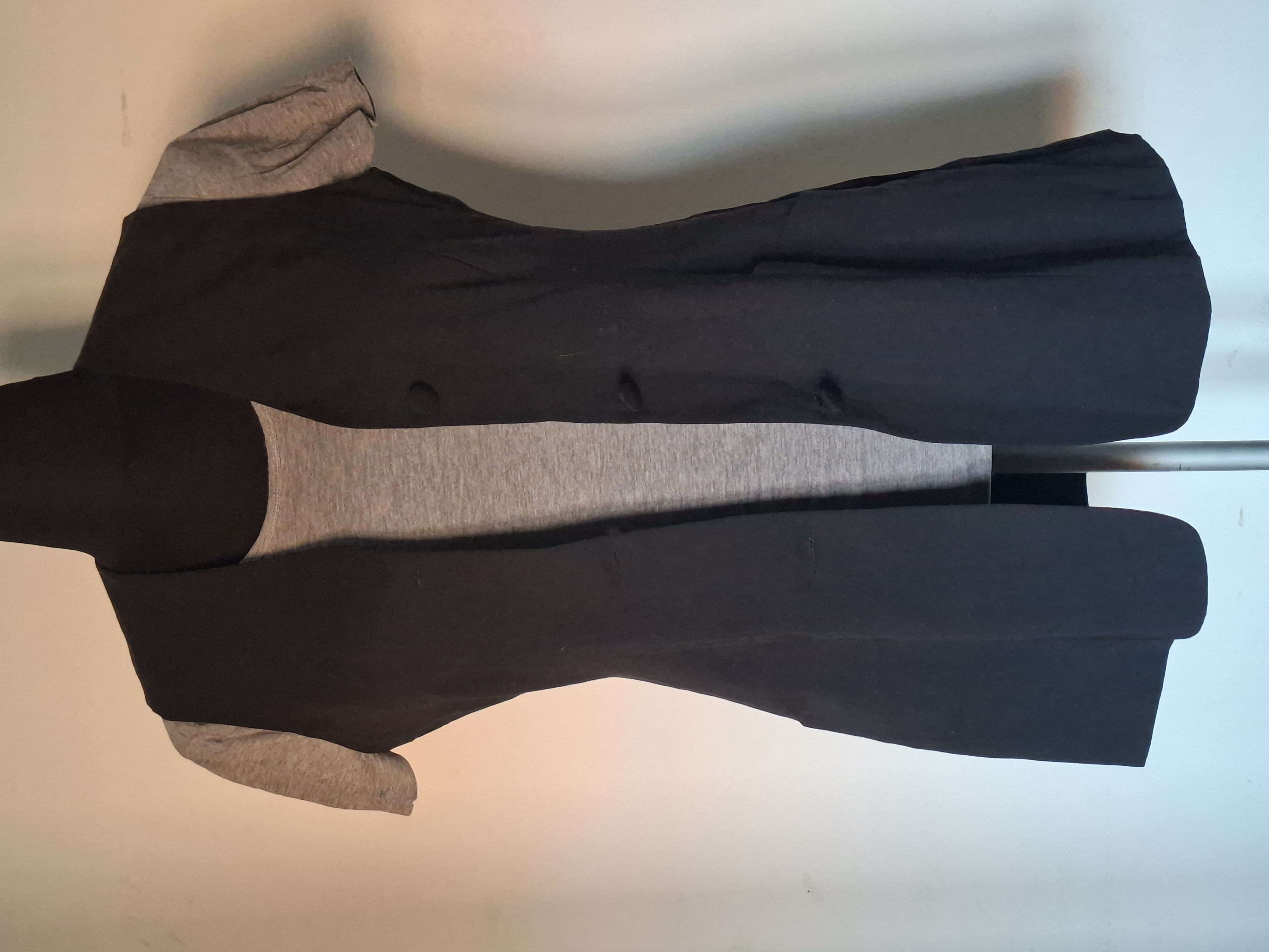 Cartoon lang zwart gilet met grijze panelen - maat 36 (55.)