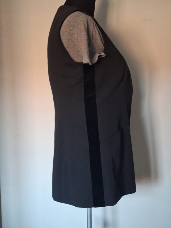 20260120_153521 Cartoon lang zwart gilet met grijze panelen - maat 36 (55.)