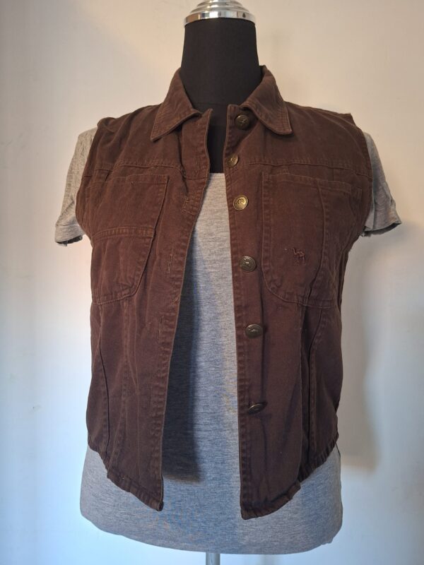 Camel donkerbruin mouwloos jasje met grote zakken - maat L (118.)