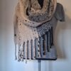 Beige grijs gebreide sjaal met franjes