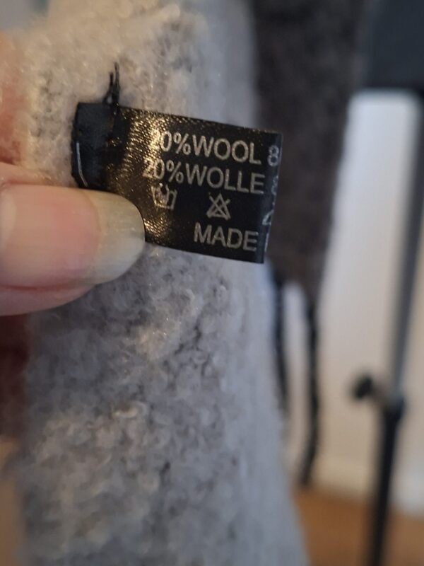 Beige grijs gebreide sjaal met franjes