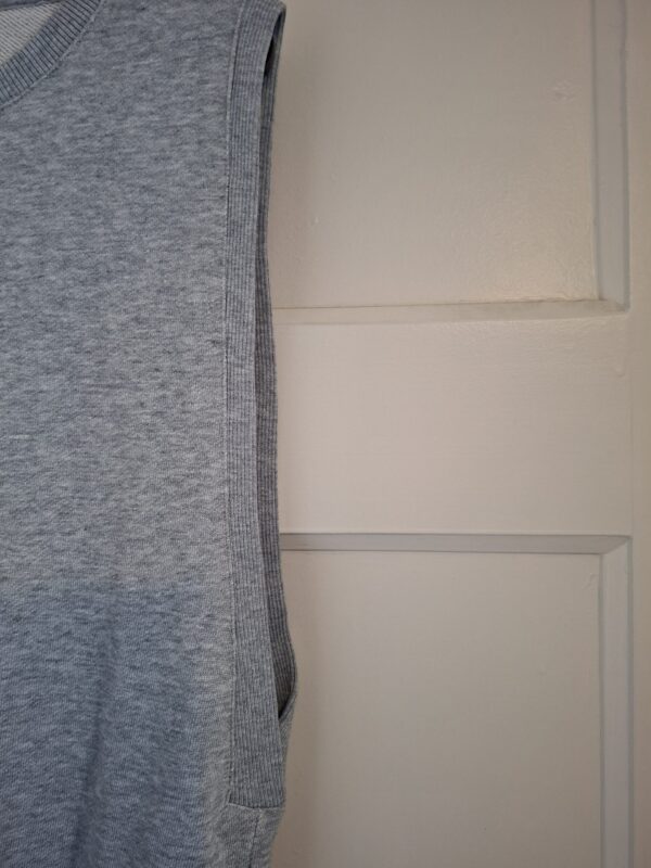 20260122_113033 COS grijze slipover van katoen/lyocell - maat S/M (115.)