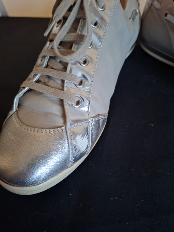 20260122_162407 AGL zilver/leverkleurige leren sneakers - maat 39 (24.)