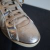 20260122_162410 AGL zilver/leverkleurige leren sneakers - maat 39 (24.)