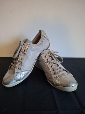 20260122_162434 AGL zilver/leverkleurige leren sneakers - maat 39 (24.)