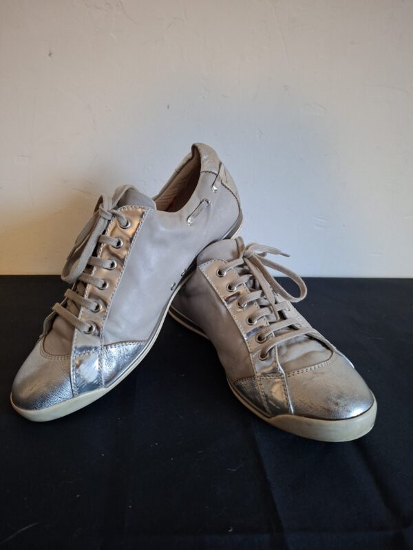 20260122_162434 AGL zilver/leverkleurige leren sneakers - maat 39 (24.)