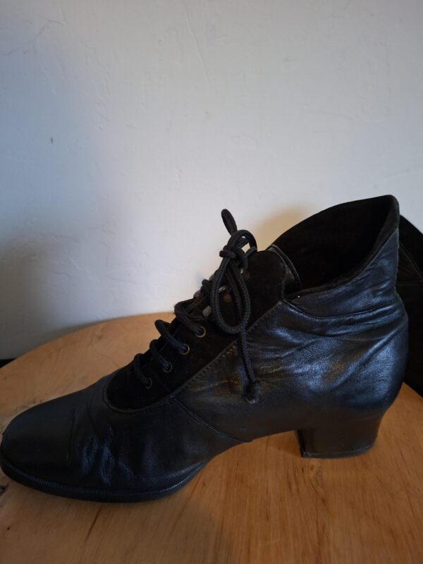 Zwarte leren enkellaarsjes met veters - maat 38 (31.)