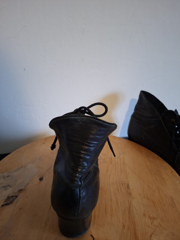 Zwarte leren enkellaarsjes met veters - maat 38 (31.)