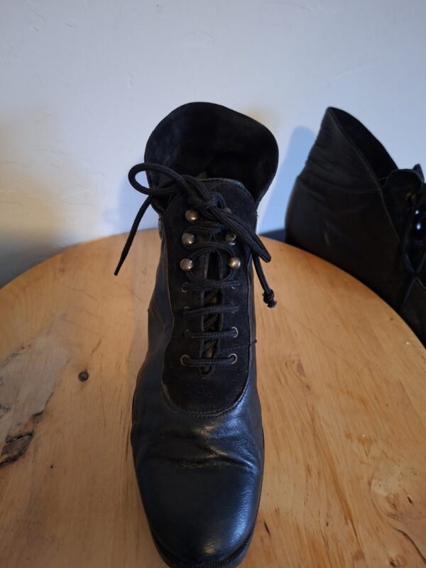 Zwarte leren enkellaarsjes met veters - maat 38 (31.)
