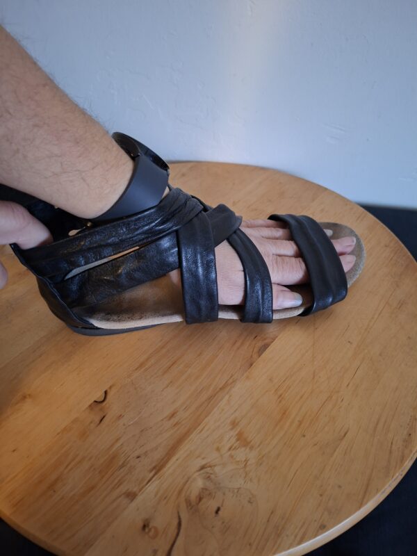 20260122_163928 Zwarte kalfsleren sandalen met rits - maat 37 (32.)