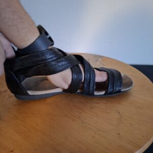 Zwarte kalfsleren sandalen met rits - maat 37 (32.)