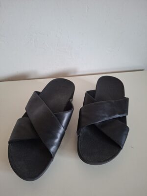 FitFlop zwarte leren slippers met gekruiste bandjes - maat 37 (25.)