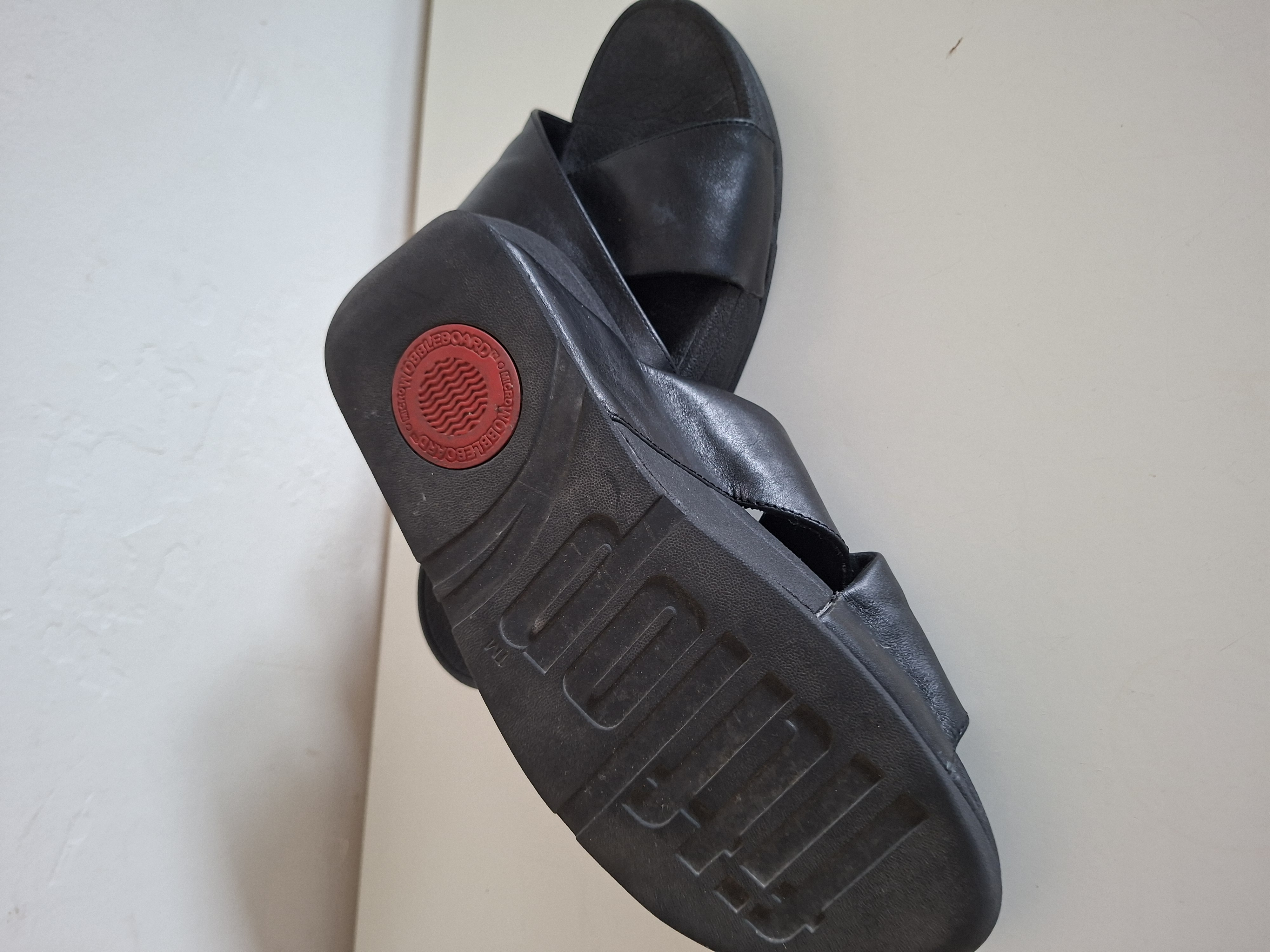 FitFlop zwarte leren slippers met gekruiste bandjes - maat 37 (25.)