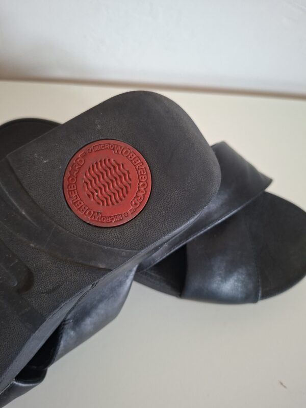 FitFlop zwarte leren slippers met gekruiste bandjes - maat 37 (25.)