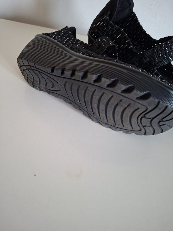 20260123_132904 Skechers zwarte gevlochten ballerina's met open teen - maat 38 (28.)