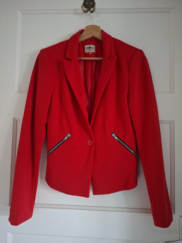 20260123_134545 ONLY felrode blazer met ritsdetails - maat 36 (114.)