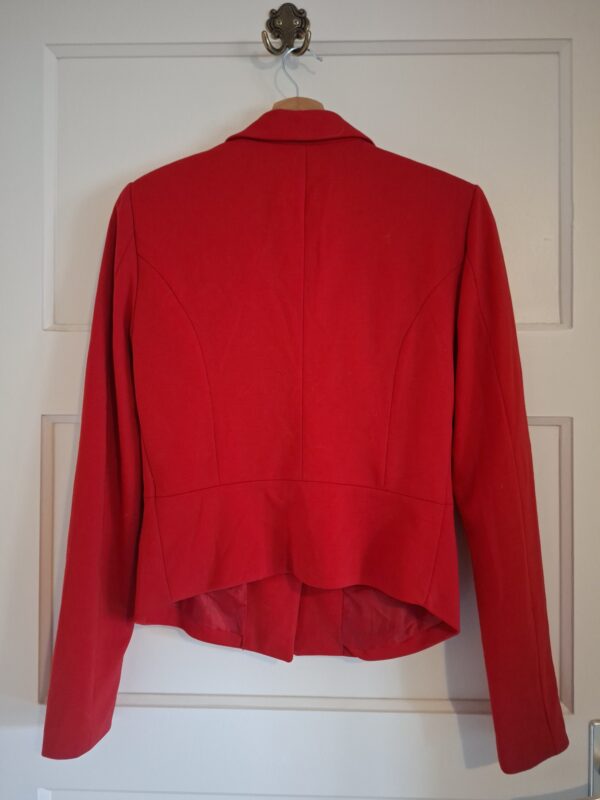 20260123_134633_001 ONLY felrode blazer met ritsdetails - maat 36 (114.)