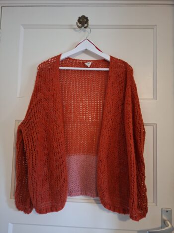 CKS donker oranje/roze opengewerkt vest met ombré - maat XS (140.)