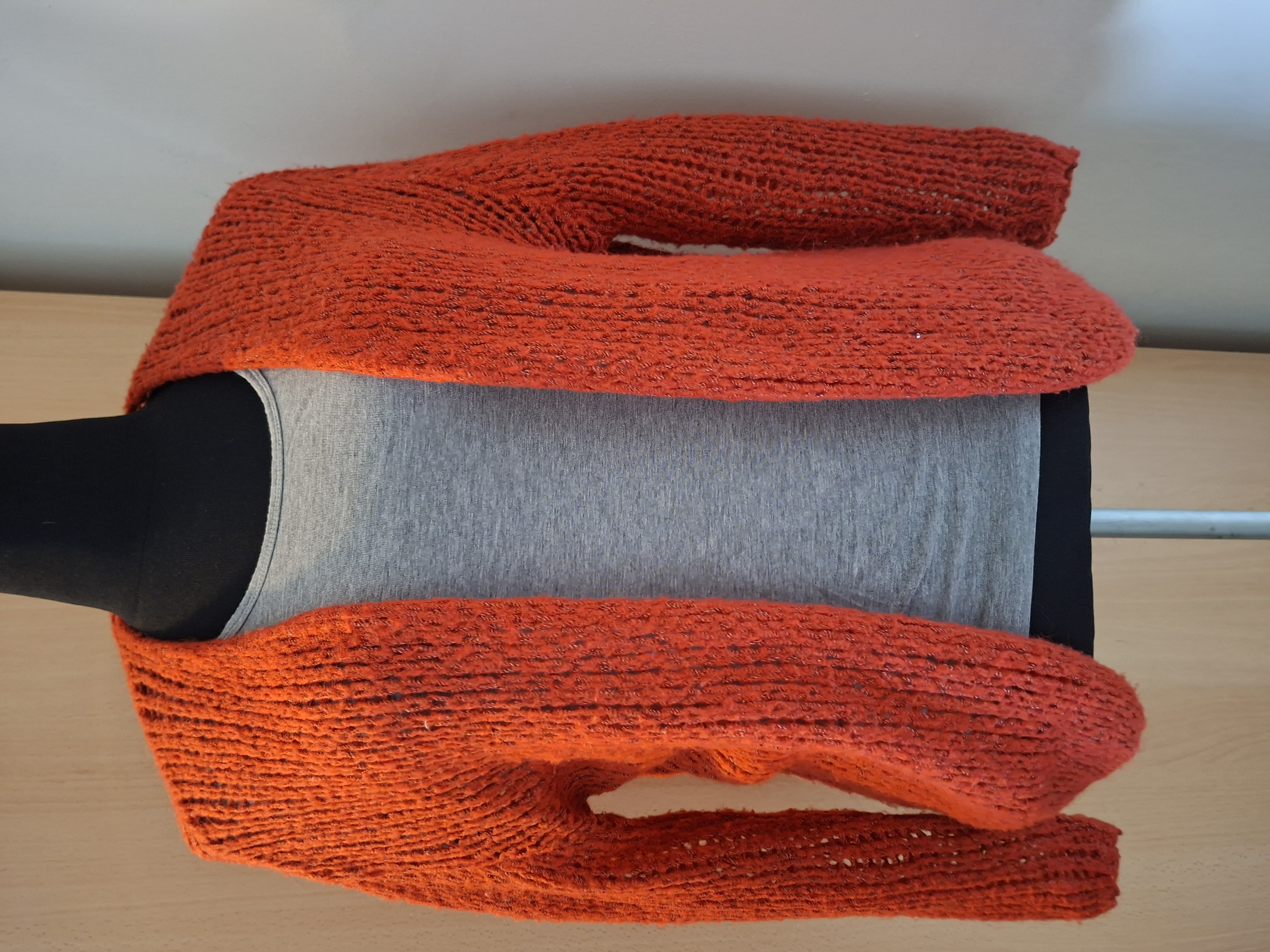 CKS donker oranje/roze opengewerkt vest met ombré - maat XS (140.)