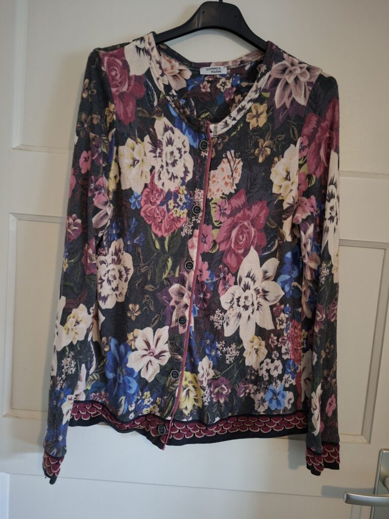 Sommermann vest met kleurrijk bloemenpatroon - maat S (180.)