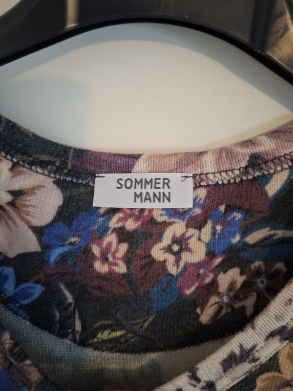 20260123_135430 Sommermann vest met kleurrijk bloemenpatroon - maat S (180.)