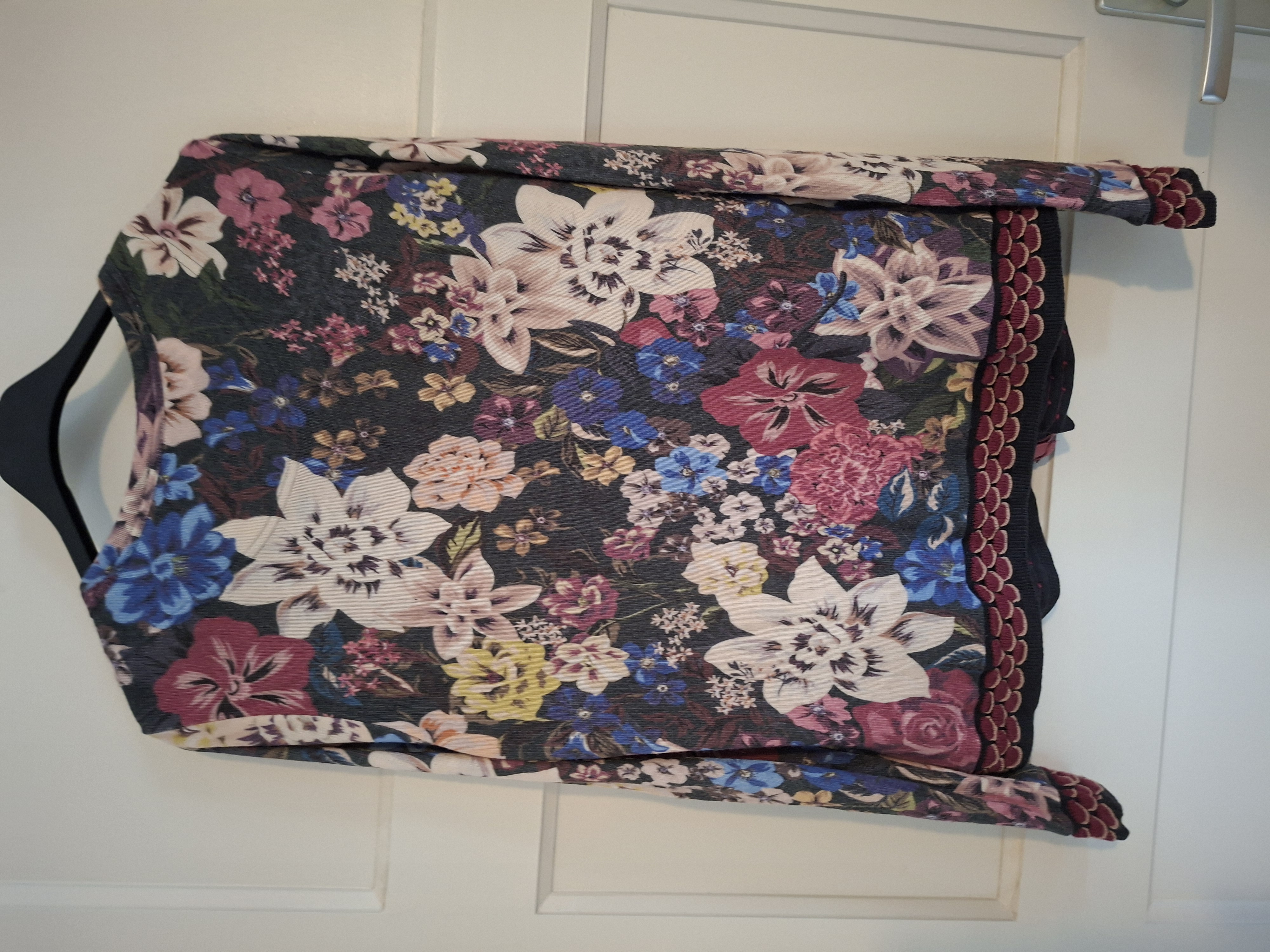 Sommermann vest met kleurrijk bloemenpatroon - maat S (180.)