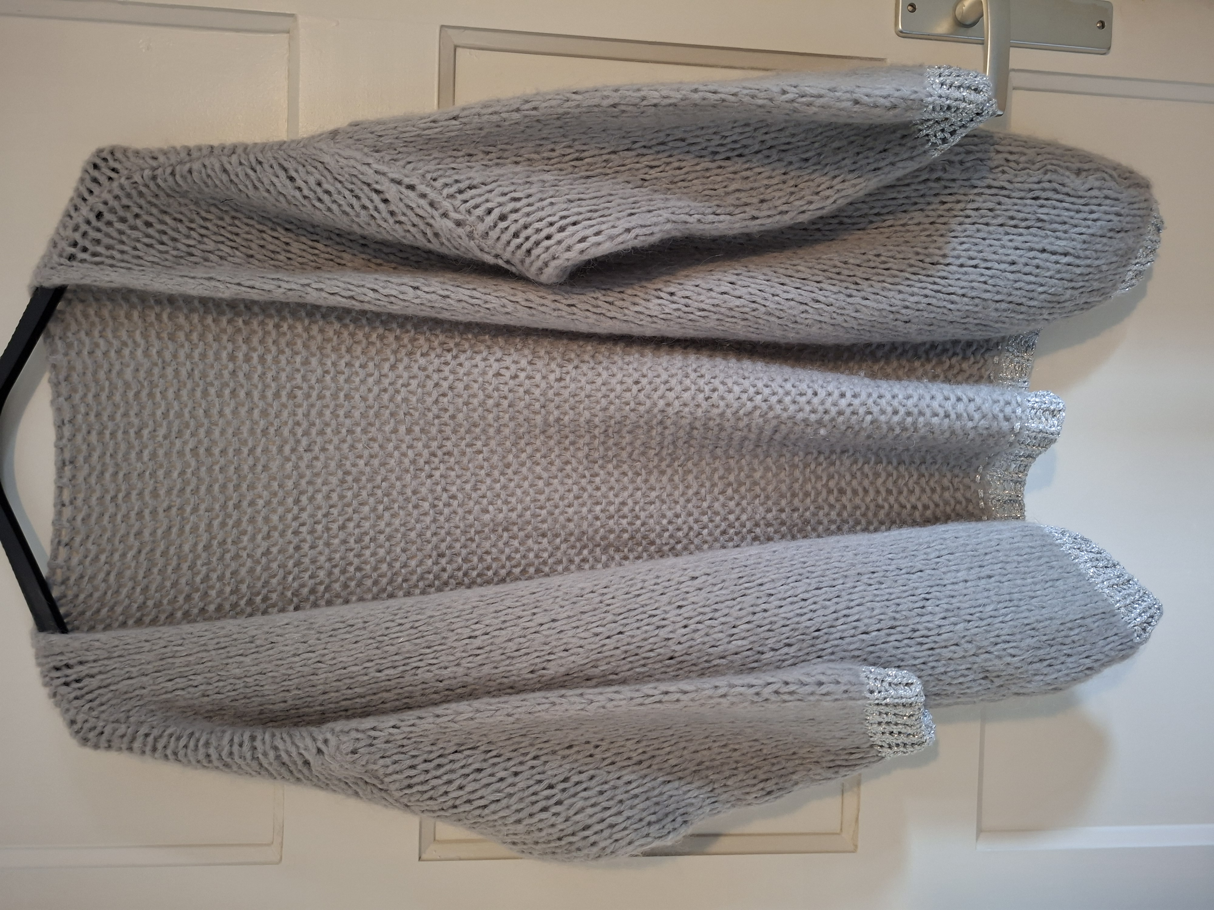 Bernadette taupe vest met zilveren glitterdetails - one size (138.)