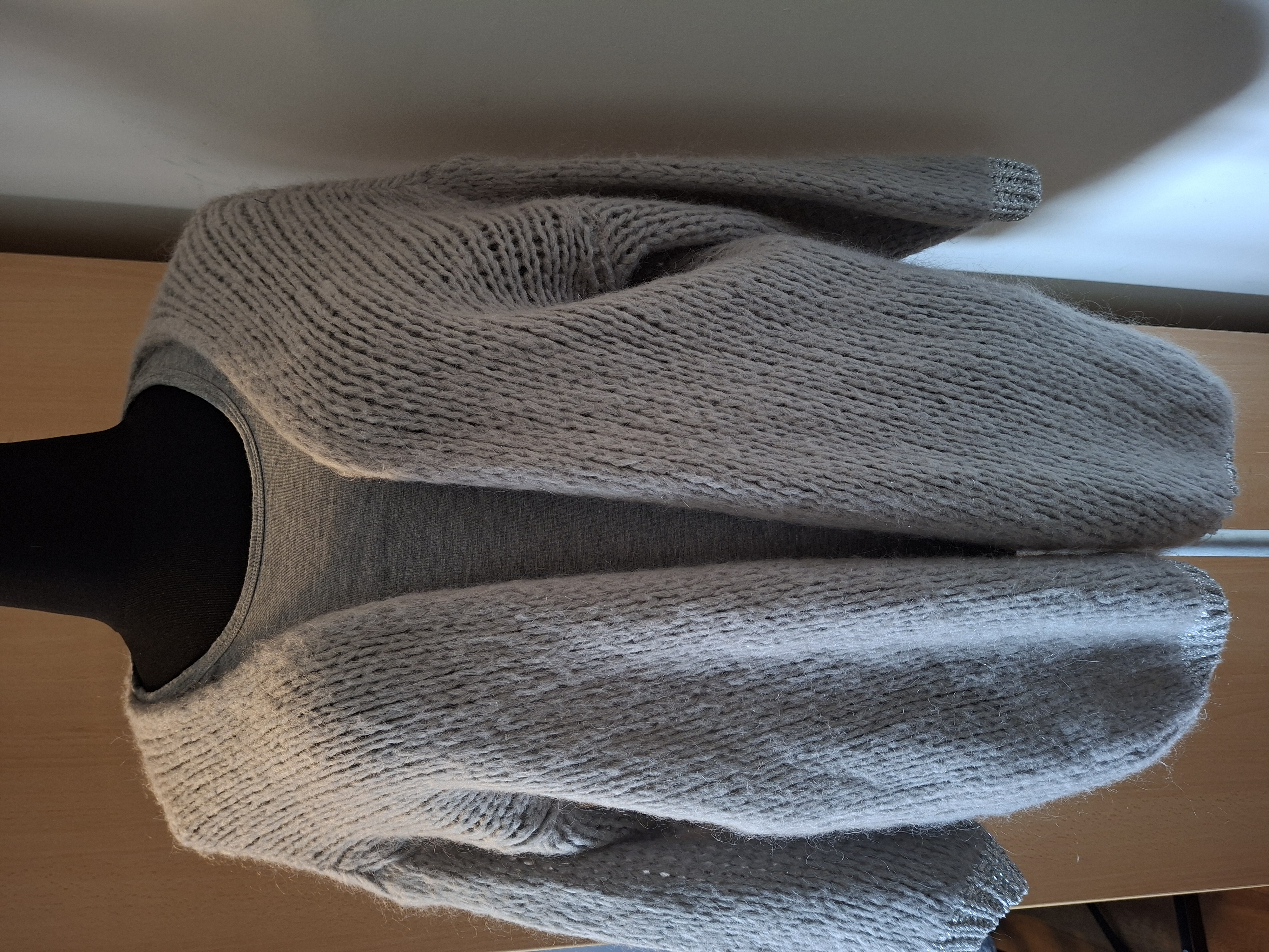 Bernadette taupe vest met zilveren glitterdetails - one size (138.)