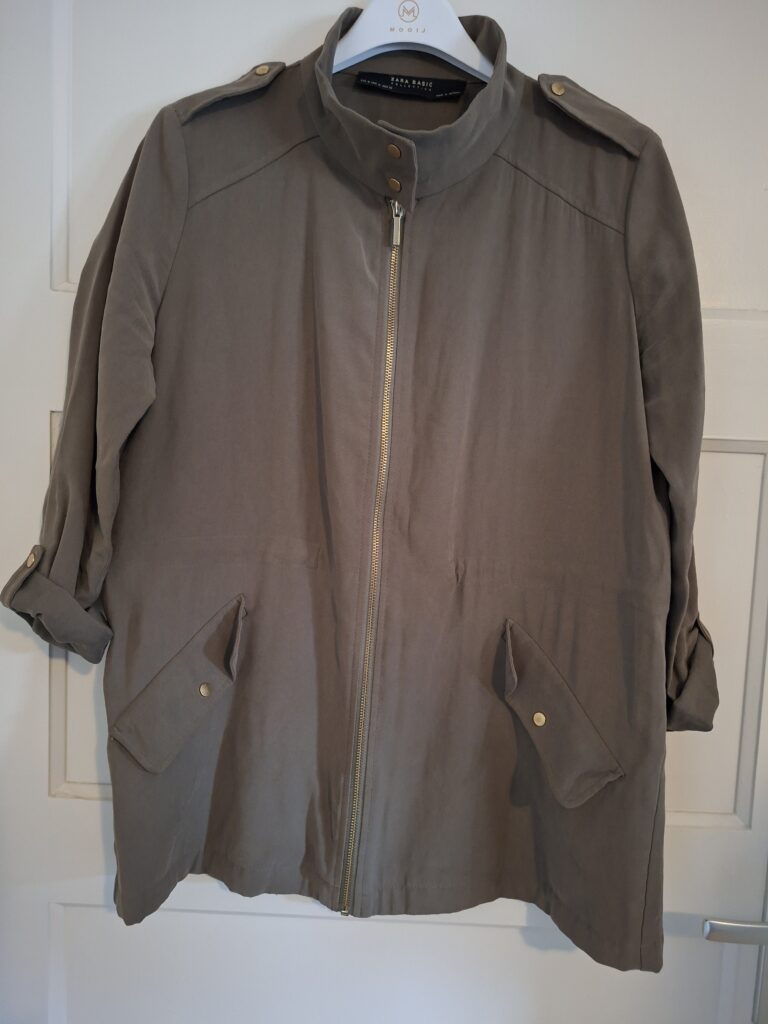 Zara Basic taupe zomerjas met epauletten - maat M (138.)