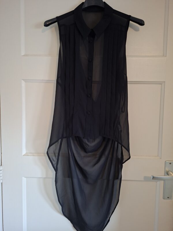 20260123_141536 Atmosphere zwarte tule blouse met open rug - maat M (130.)