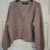 20260123_143423 Vero Moda taupe gemeleerd vest met V-hals en houten knopen - maat S (142.)
