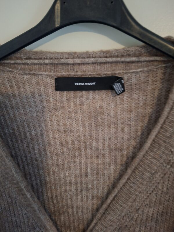 20260123_143428 Vero Moda taupe gemeleerd vest met V-hals en houten knopen - maat S (142.)
