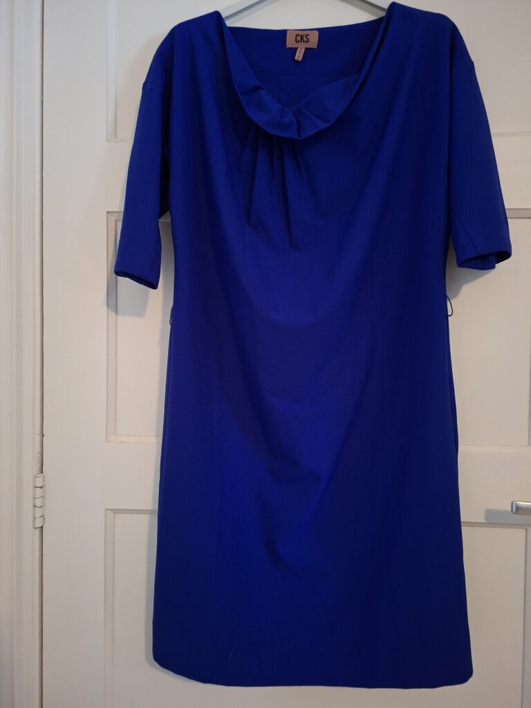 CKS kobaltblauwe jurk met 3/4 mouwen en watervalhals - maat S (90.)