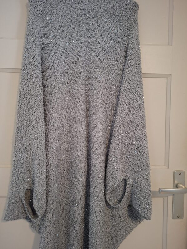 20260123_153043 Zara Knit grijs gemeleerd vest met glitter en wijde mouwen - maat M (87.)