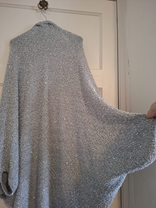 20260123_153054 Zara Knit grijs gemeleerd vest met glitter en wijde mouwen - maat M (87.)